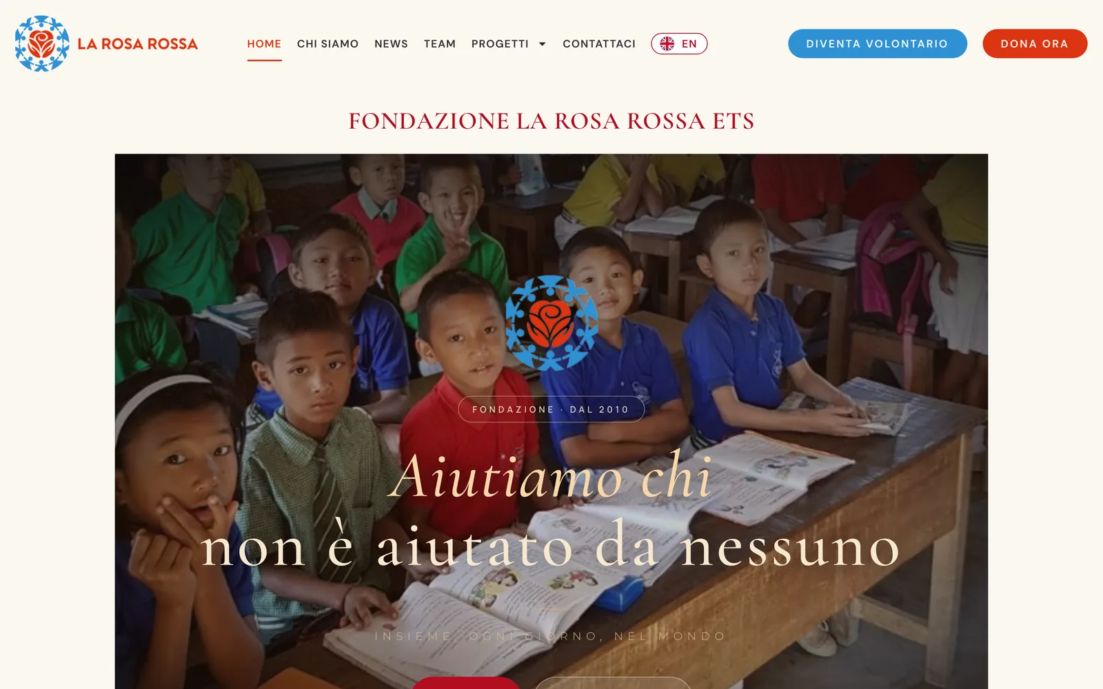 La pagina iniziale del sito della Fondazione La Rosa Rossa, vista da computer